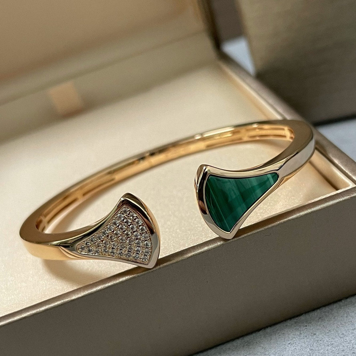 BVLGARI Malachite Fan-Shaped Bracelet