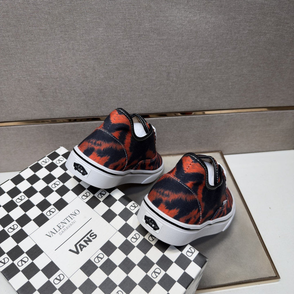 Vans Men's Navy Orange Stripe Low-Top Sneakers